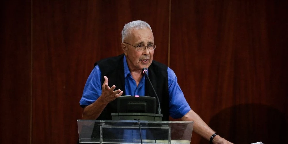 Ζουράρις κατά Καμμένου: Ανεδαφική και ατελέσφορη η πρότασή του για το Σκοπιανό